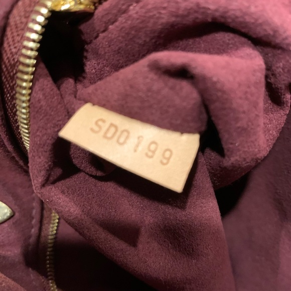 Louis Vuitton - Picture 6 of 6